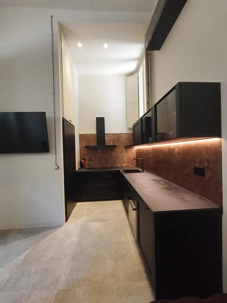 Loft Pisacane27 — Cucina con backsplash in rame Senigallia