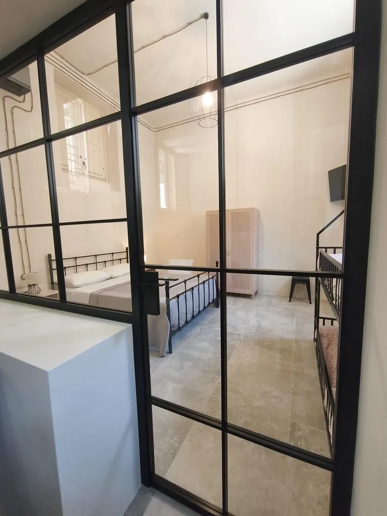 Loft Pisacane27 — Vetrata Crittal camera da letto Senigallia
